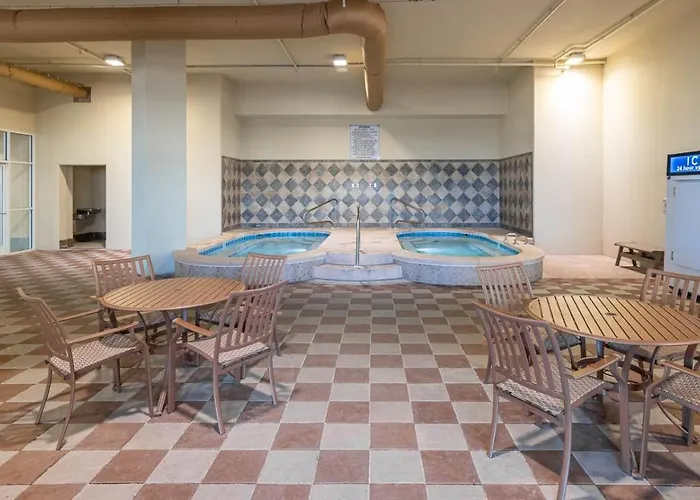 Phoenix Gulf Towers 302